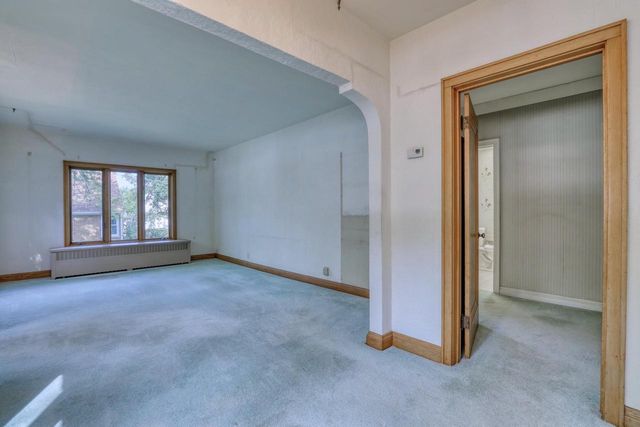 5800 W Howard AVENUE, Milwaukee, WI 53220