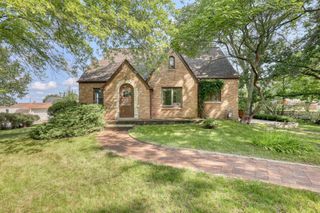5800 W Howard AVENUE, Milwaukee, WI 53220