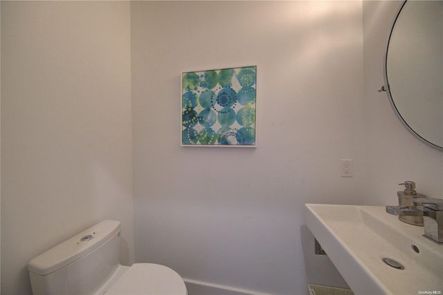 2 Crystal Mews Lane, East Hampton, NY 11937