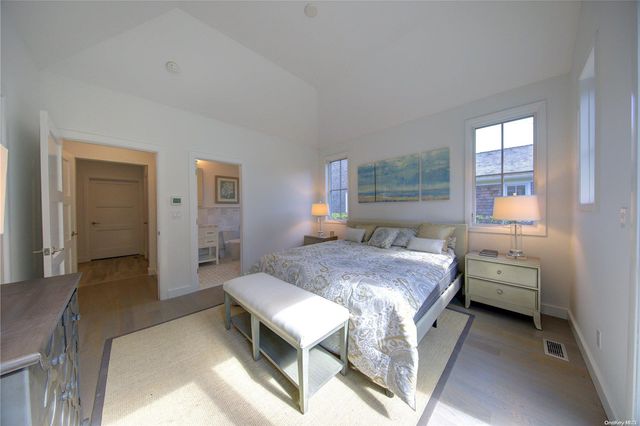 2 Crystal Mews Lane, East Hampton, NY 11937