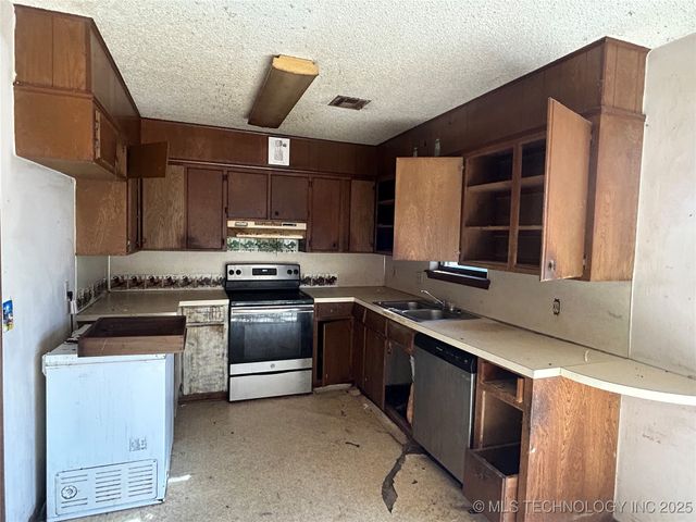 1103 W 20th Street, Claremore, OK 74017