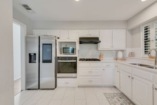 1108 N Lakeshore Drive, Rockwall, TX 75087
