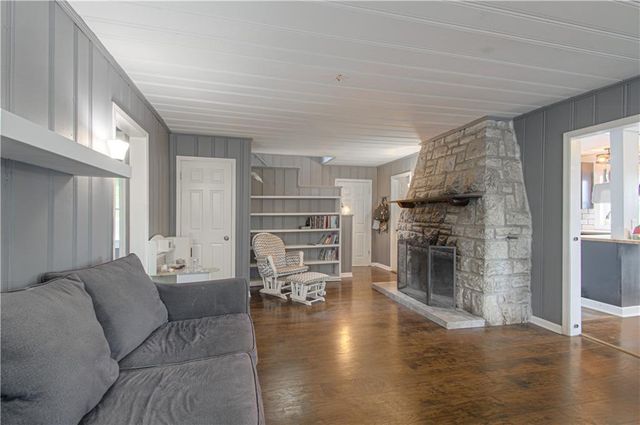 114 S Myrtle Avenue, Excelsior Springs, MO 64024