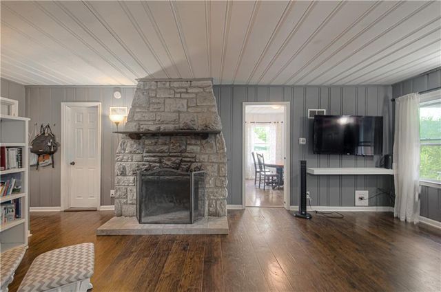 114 S Myrtle Avenue, Excelsior Springs, MO 64024