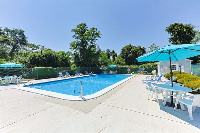 12 Candlewood Ln 1-7, Dennis, MA 02639