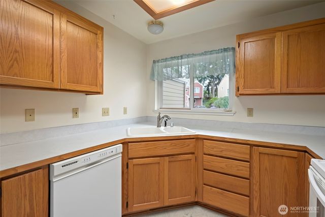 1250 SW Heller Street #B2, Oak Harbor, WA 98277