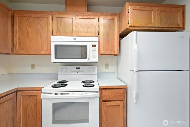 1250 SW Heller Street #B2, Oak Harbor, WA 98277