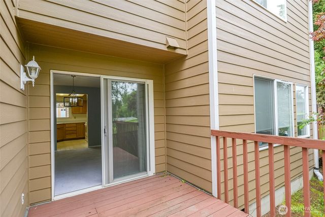 1250 SW Heller Street #B2, Oak Harbor, WA 98277