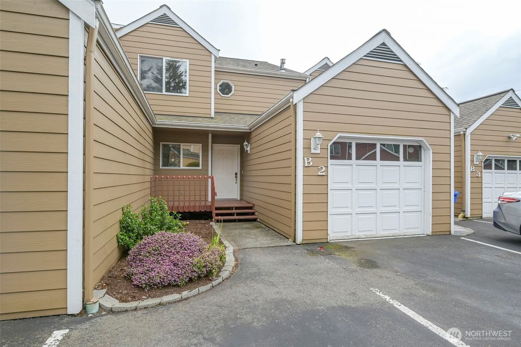 1250 SW Heller Street #B2, Oak Harbor, WA 98277