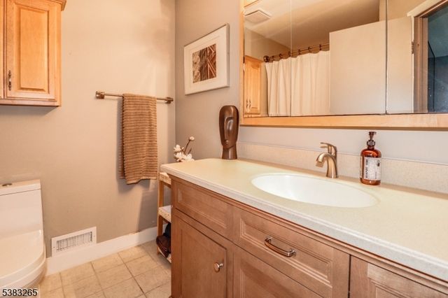 11 Borelle Sq, Sayreville Boro, NJ 08859