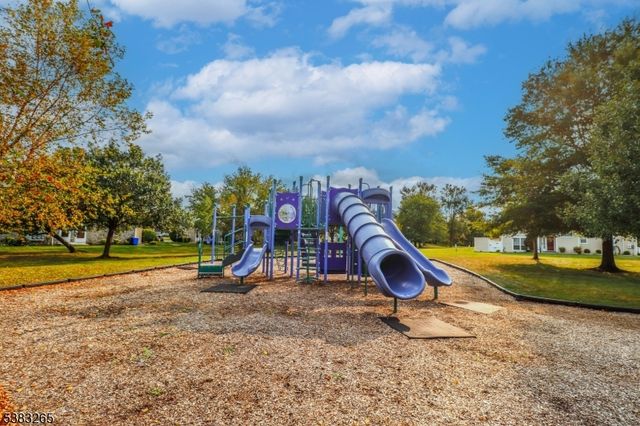 11 Borelle Sq, Sayreville Boro, NJ 08859