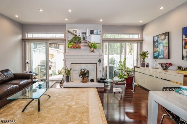 11 Borelle Sq, Sayreville Boro, NJ 08859