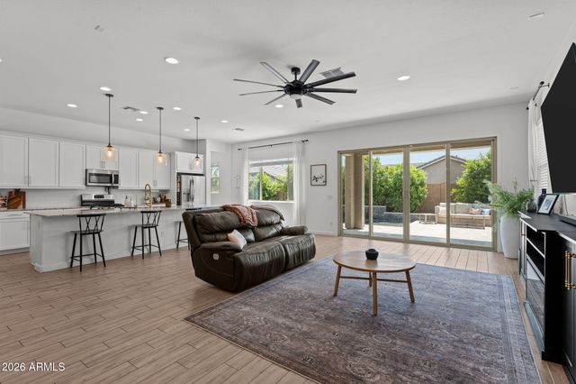 18951 W SHAW BUTTE Drive, Surprise, AZ 85388