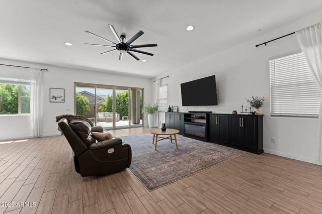 18951 W SHAW BUTTE Drive, Surprise, AZ 85388