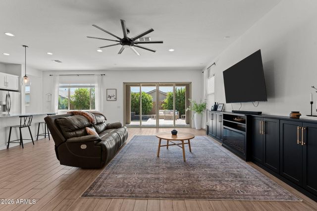 18951 W SHAW BUTTE Drive, Surprise, AZ 85388