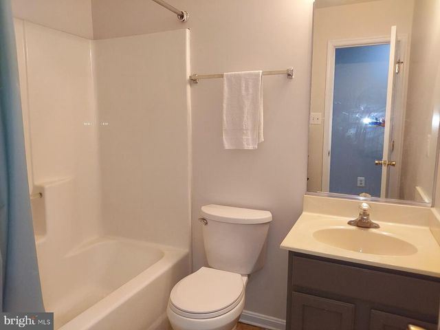 8904 BALLARD LN, Clinton, MD 20735