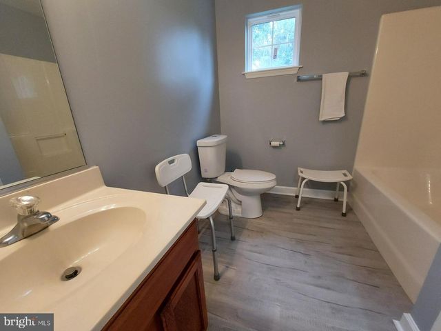 8904 BALLARD LN, Clinton, MD 20735