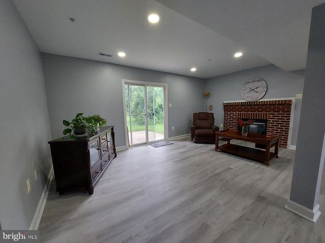 8904 BALLARD LN, Clinton, MD 20735