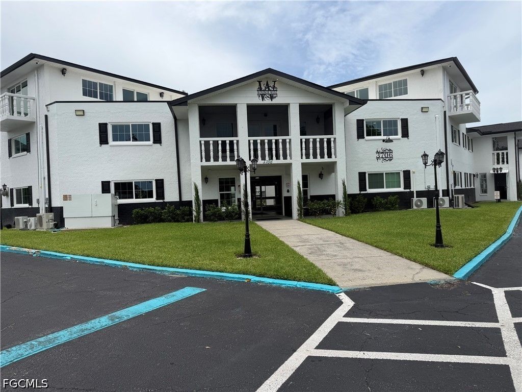 3704 Broadway 100, Fort Myers, FL 33901