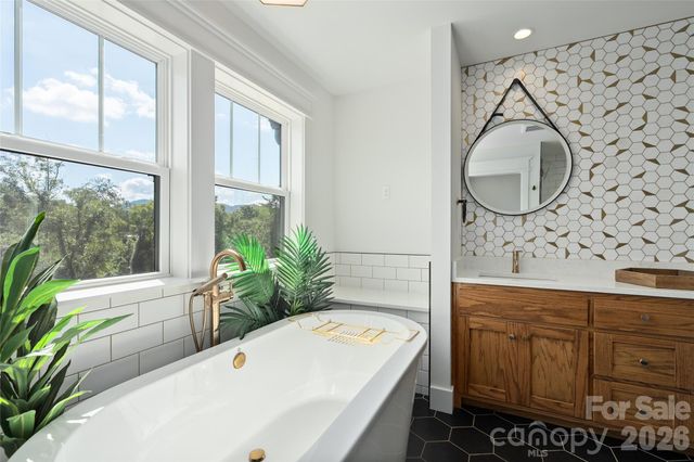 55 Acona Lane, Asheville, NC 28803
