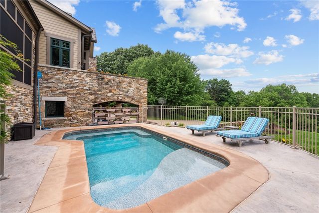 607 Fair Winds Court, Hempfield Twp, PA 15601