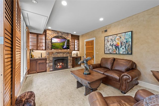 607 Fair Winds Court, Hempfield Twp, PA 15601