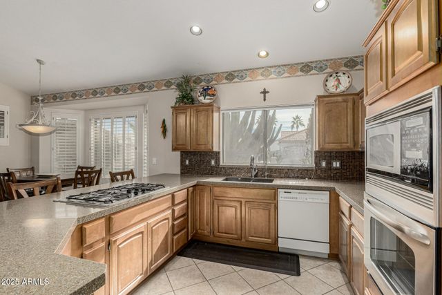 24813 S BRIARCREST Drive, Sun Lakes, AZ 85248