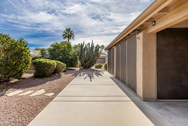 24813 S BRIARCREST Drive, Sun Lakes, AZ 85248