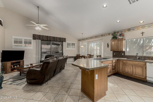 24813 S BRIARCREST Drive, Sun Lakes, AZ 85248