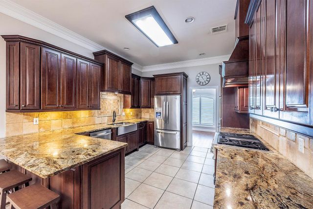 214 Lake Decade Ct, Houma, LA 70360