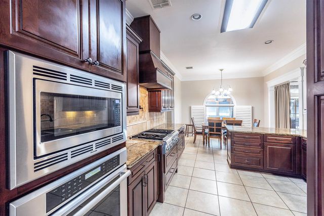 214 Lake Decade Ct, Houma, LA 70360