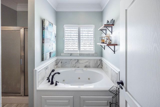 214 Lake Decade Ct, Houma, LA 70360