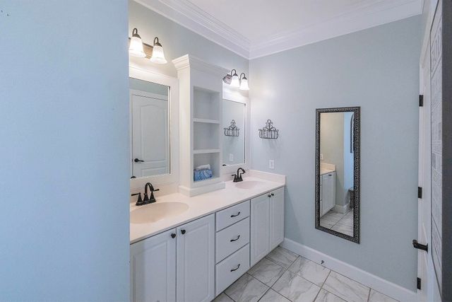 214 Lake Decade Ct, Houma, LA 70360