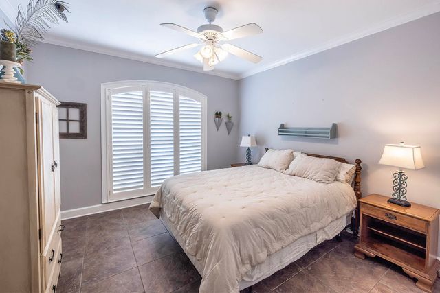 214 Lake Decade Ct, Houma, LA 70360