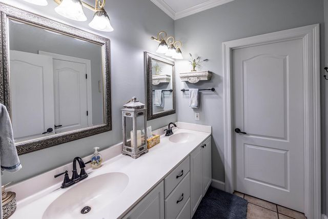 214 Lake Decade Ct, Houma, LA 70360