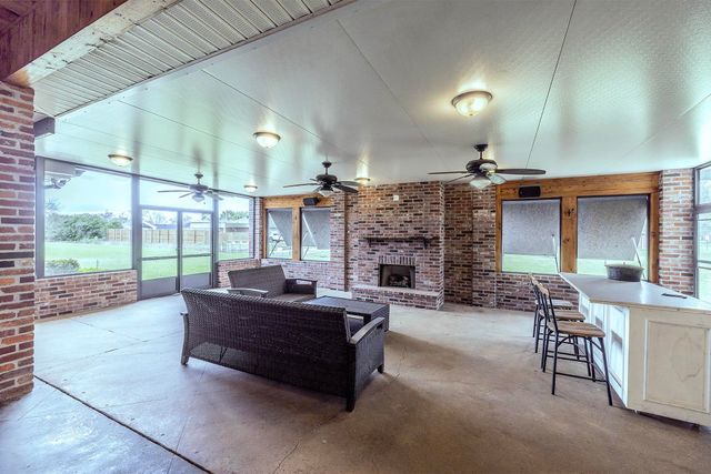 214 Lake Decade Ct, Houma, LA 70360