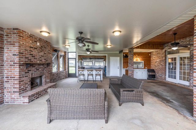 214 Lake Decade Ct, Houma, LA 70360