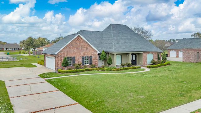 214 Lake Decade Ct, Houma, LA 70360