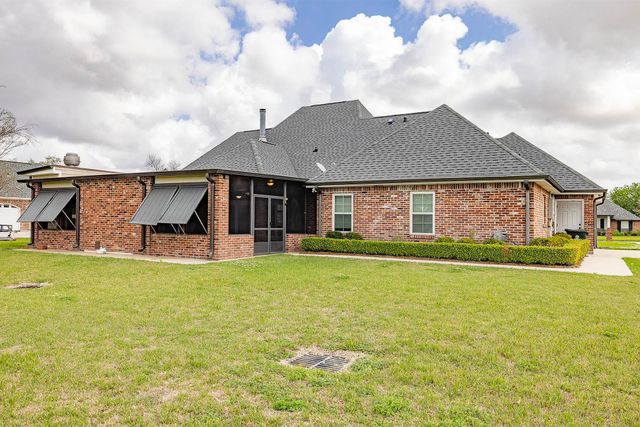 214 Lake Decade Ct, Houma, LA 70360