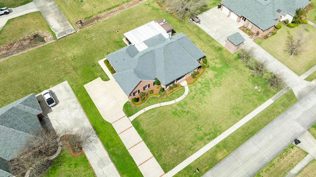 214 Lake Decade Ct, Houma, LA 70360