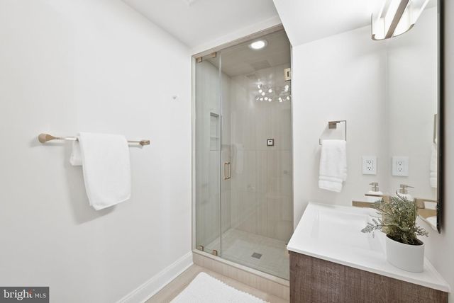 8210 KINGSGATE RD, Potomac, MD 20854