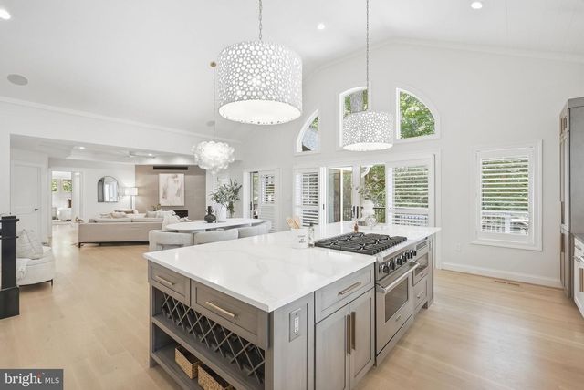 8210 KINGSGATE RD, Potomac, MD 20854