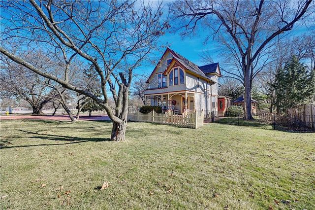 401 S Harrison Street, Olathe, KS 66061