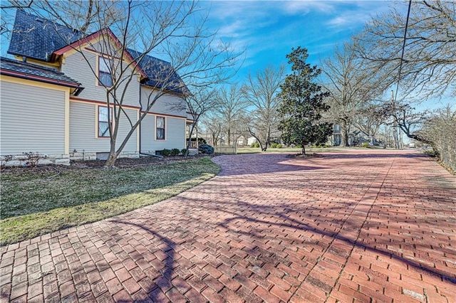 401 S Harrison Street, Olathe, KS 66061