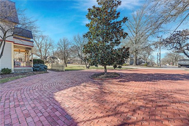 401 S Harrison Street, Olathe, KS 66061