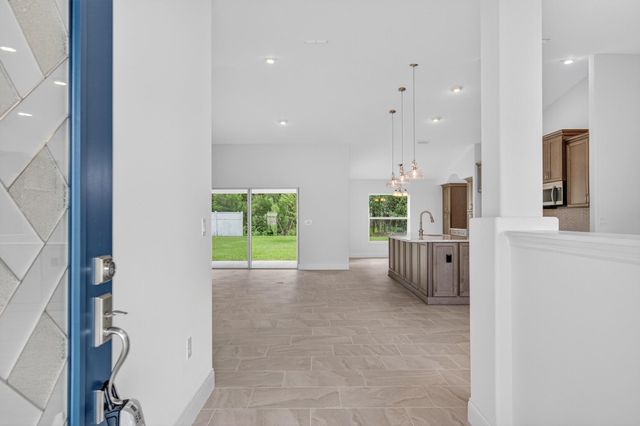 94 Renshaw Dr, Palm Coast, FL 32164