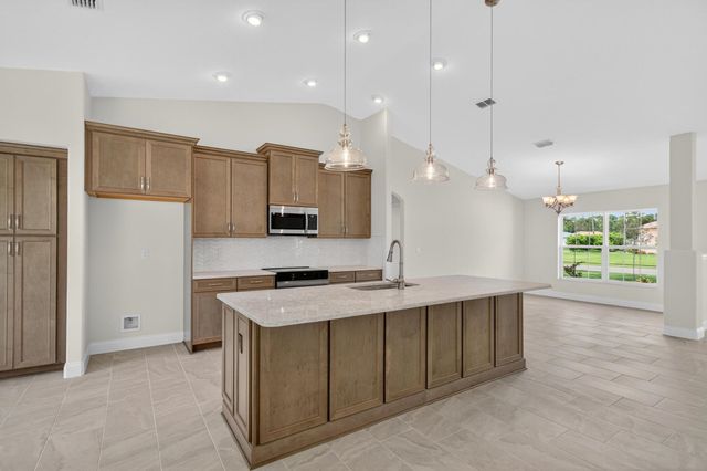 94 Renshaw Dr, Palm Coast, FL 32164