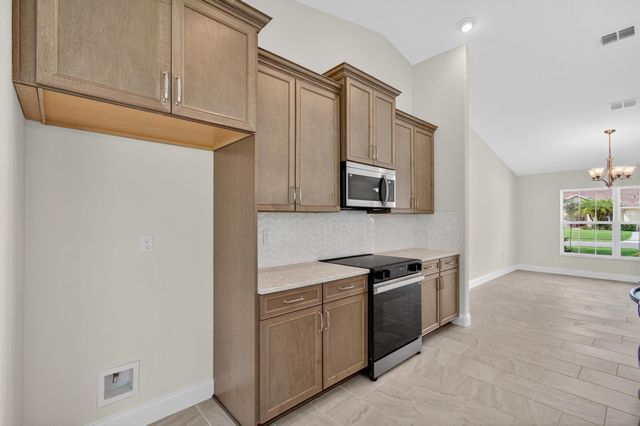 94 Renshaw Dr, Palm Coast, FL 32164