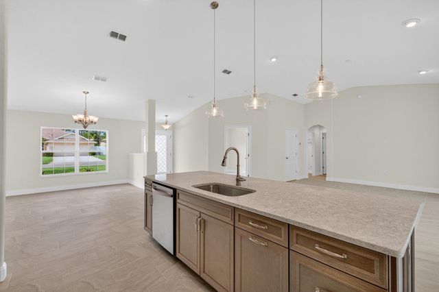 94 Renshaw Dr, Palm Coast, FL 32164