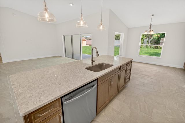 94 Renshaw Dr, Palm Coast, FL 32164